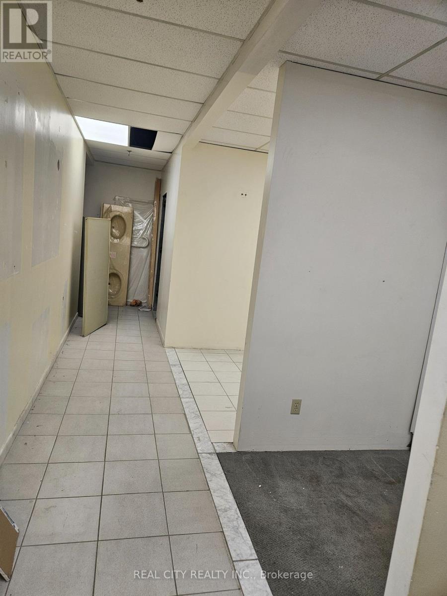 55 Rutherford Road S, Brampton, Ontario  L6W 3J3 - Photo 3 - W13783226