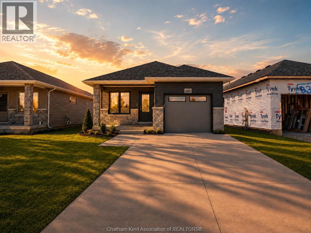 240 Ironwood Trail, Chatham, Ontario  N7M 0V6 - Photo 1 - 26012802