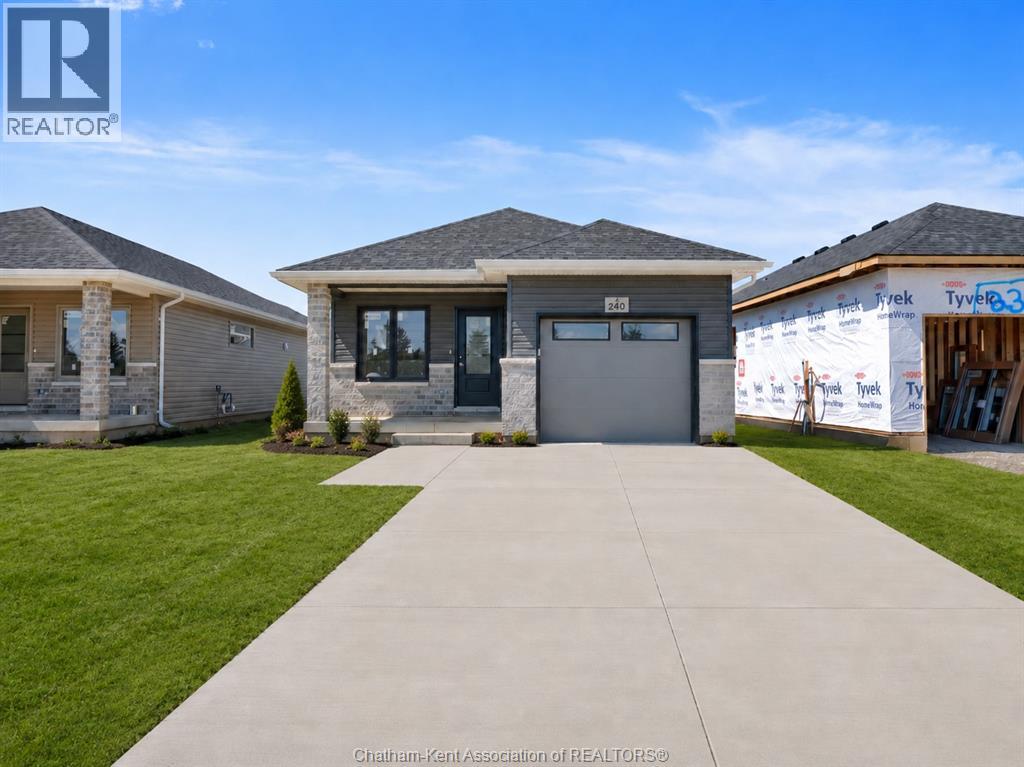 240 Ironwood Trail, Chatham, Ontario  N7M 0V6 - Photo 2 - 26012802
