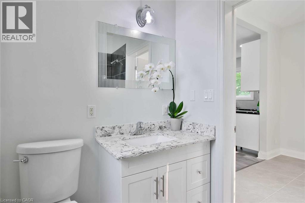 549 WATERLOO Street Unit# Upper