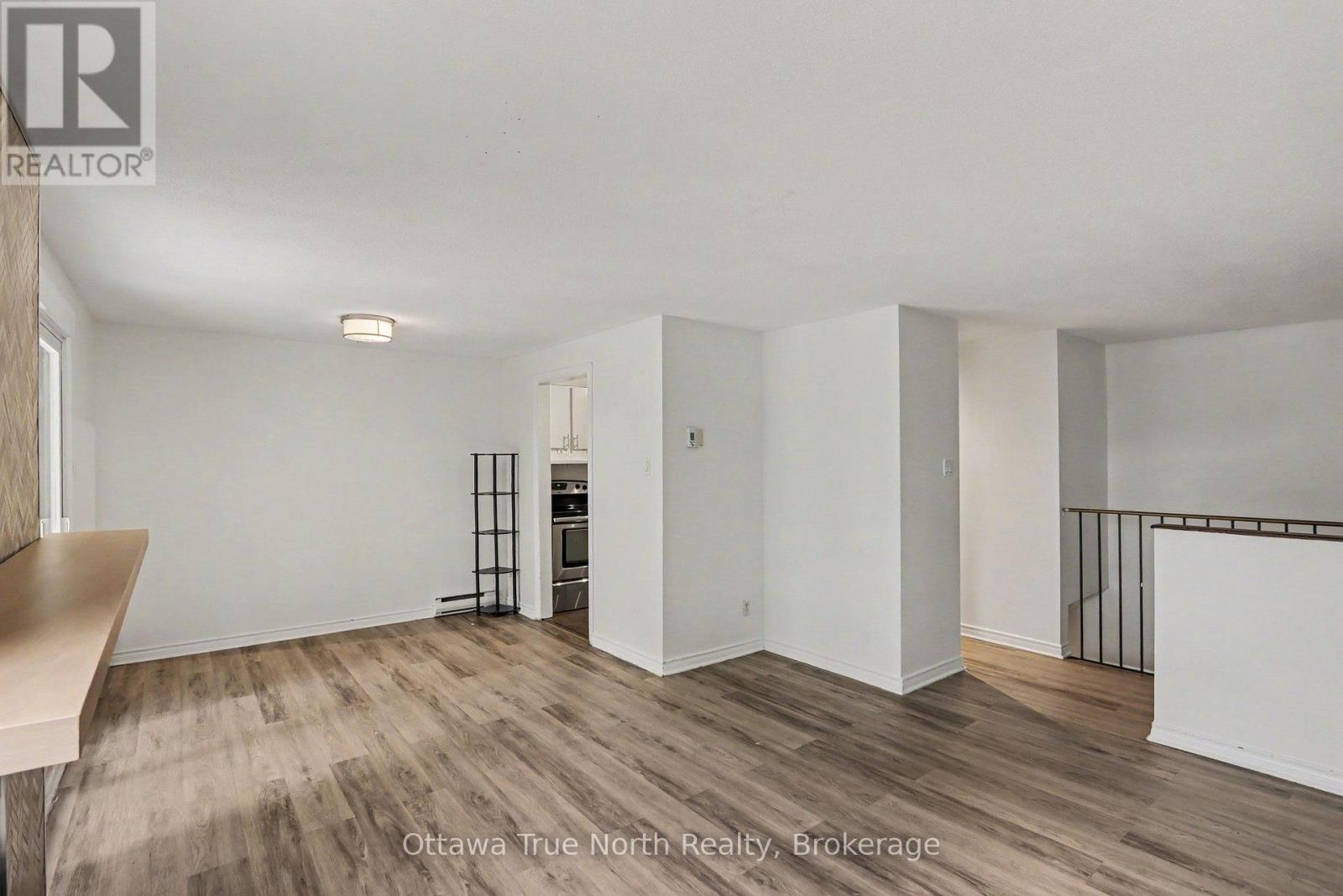 Unit 3 - 4 Sweetbriar Circle, Ottawa, Ontario  K2J 2K4 - Photo 3 - X13783328
