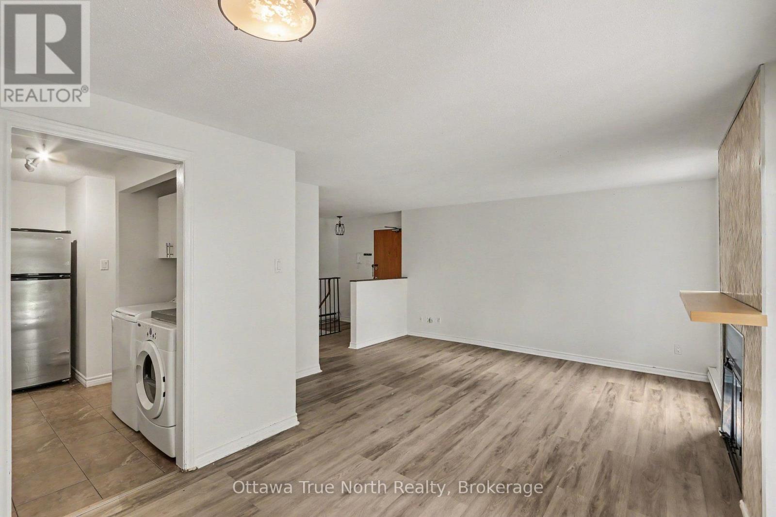 Unit 3 - 4 Sweetbriar Circle, Ottawa, Ontario  K2J 2K4 - Photo 4 - X13783328