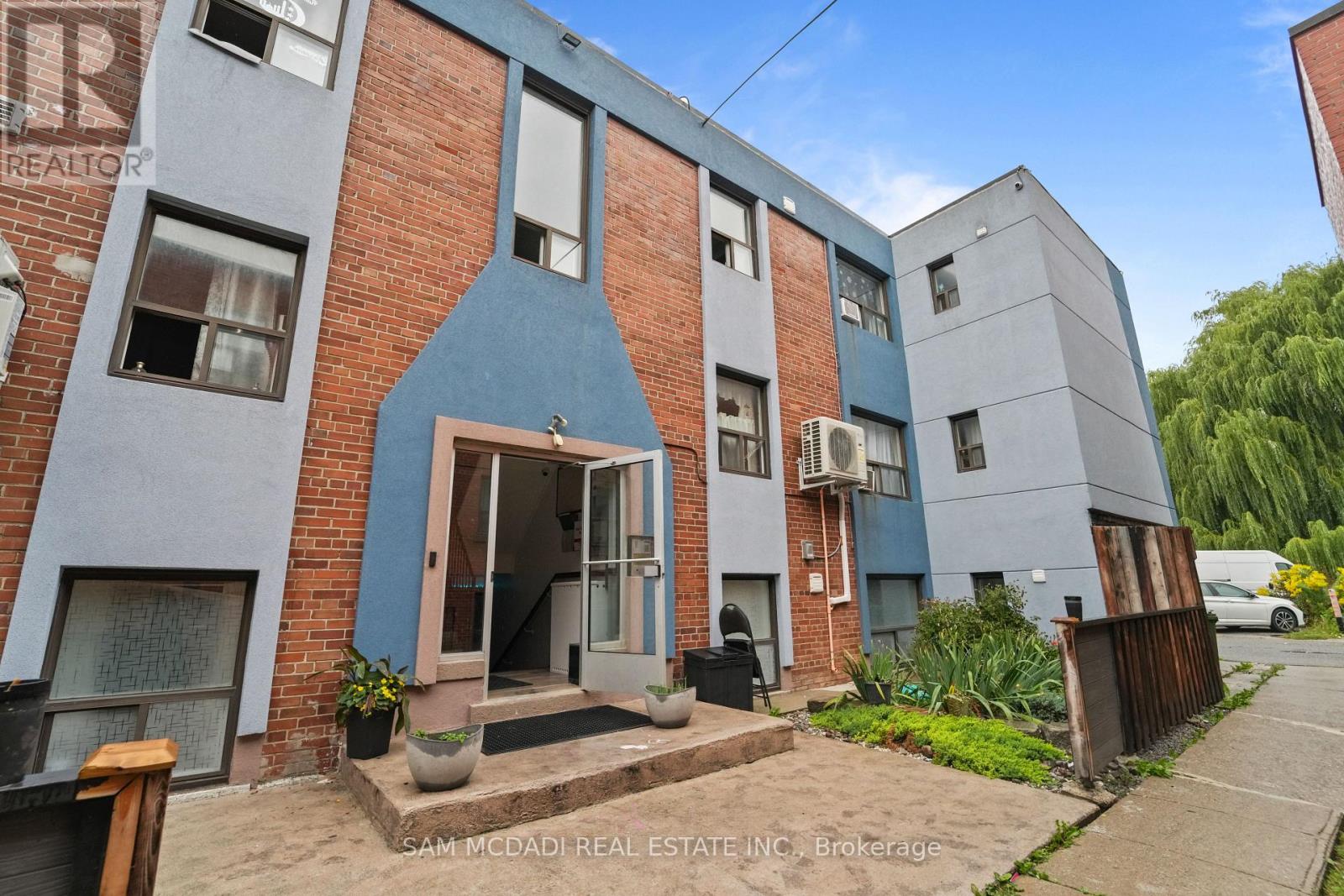 201 - 1016 O'connor Drive, Toronto (O'connor-Parkview), Ontario  M4B 2T3 - Photo 3 - E13783276