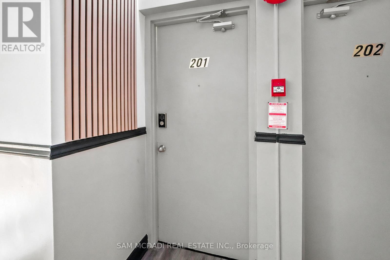 201 - 1016 O'connor Drive, Toronto (O'connor-Parkview), Ontario  M4B 2T3 - Photo 4 - E13783276