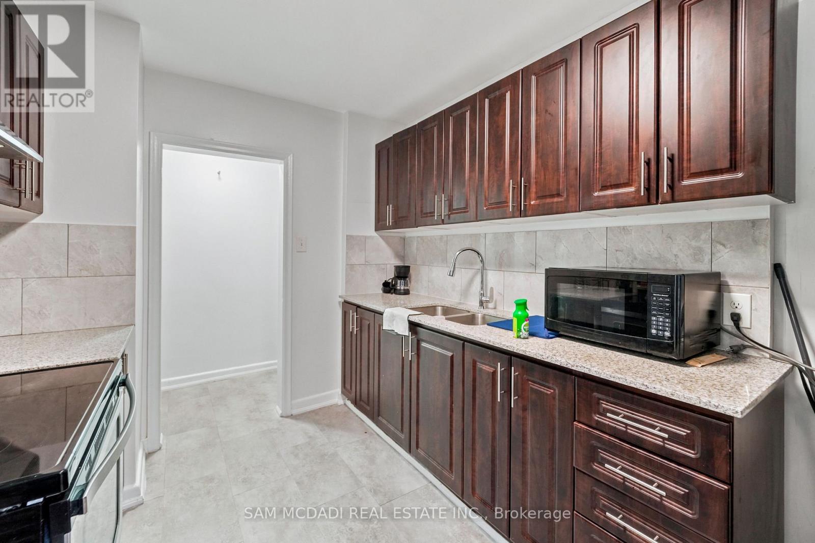 201 - 1016 O'connor Drive, Toronto (O'connor-Parkview), Ontario  M4B 2T3 - Photo 7 - E13783276