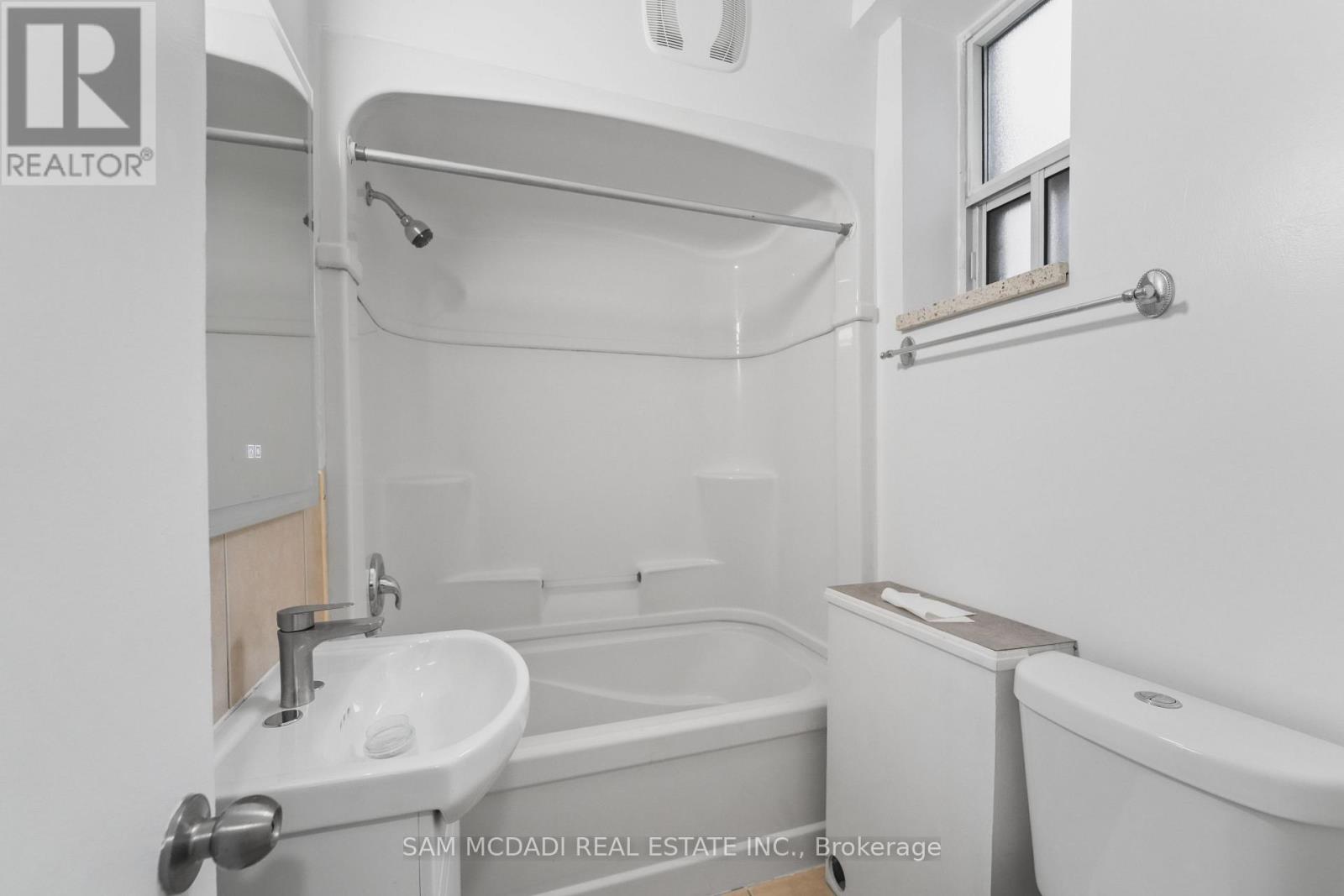104 - 1016 O'connor Drive, Toronto (O'connor-Parkview), Ontario  M4B 2T3 - Photo 13 - E13783312