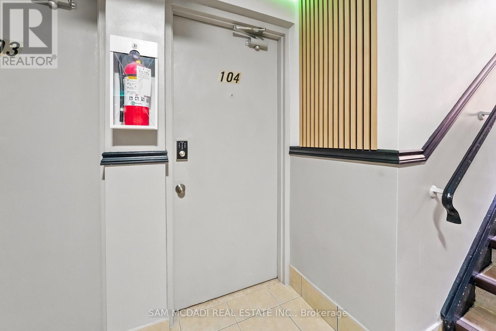 104 - 1016 O'connor Drive, Toronto (O'connor-Parkview), Ontario  M4B 2T3 - Photo 4 - E13783312