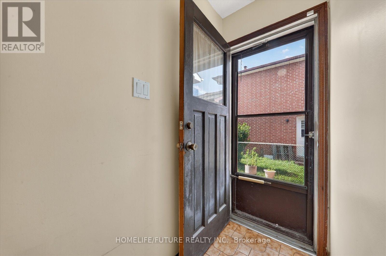 24 Cleethorpes Boulevard, Toronto, Ontario  M1S 3T3 - Photo 34 - E13783332