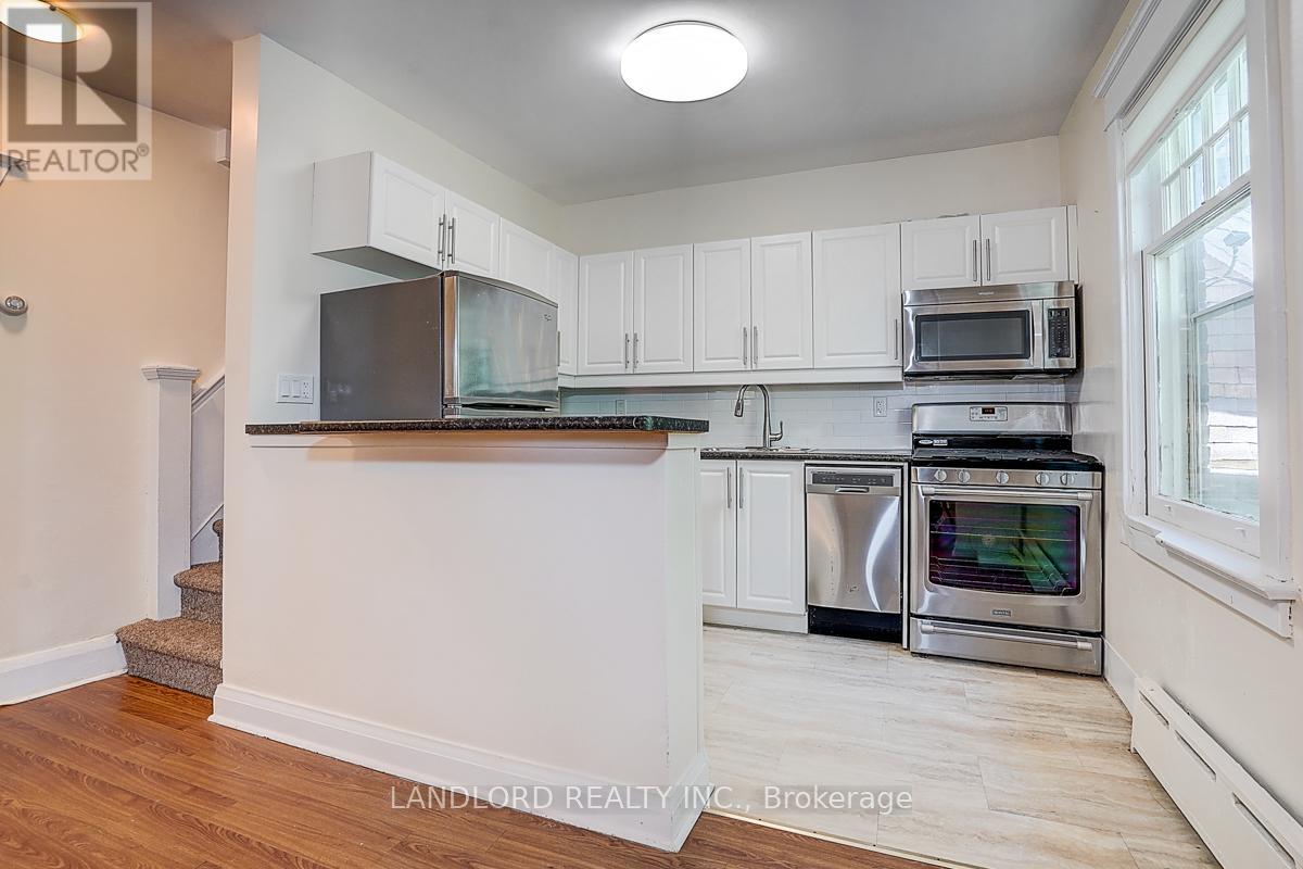 Upper Unit - 92 Neville Park Boulevard, Toronto, Ontario  M4E 3P8 - Photo 16 - E13783334