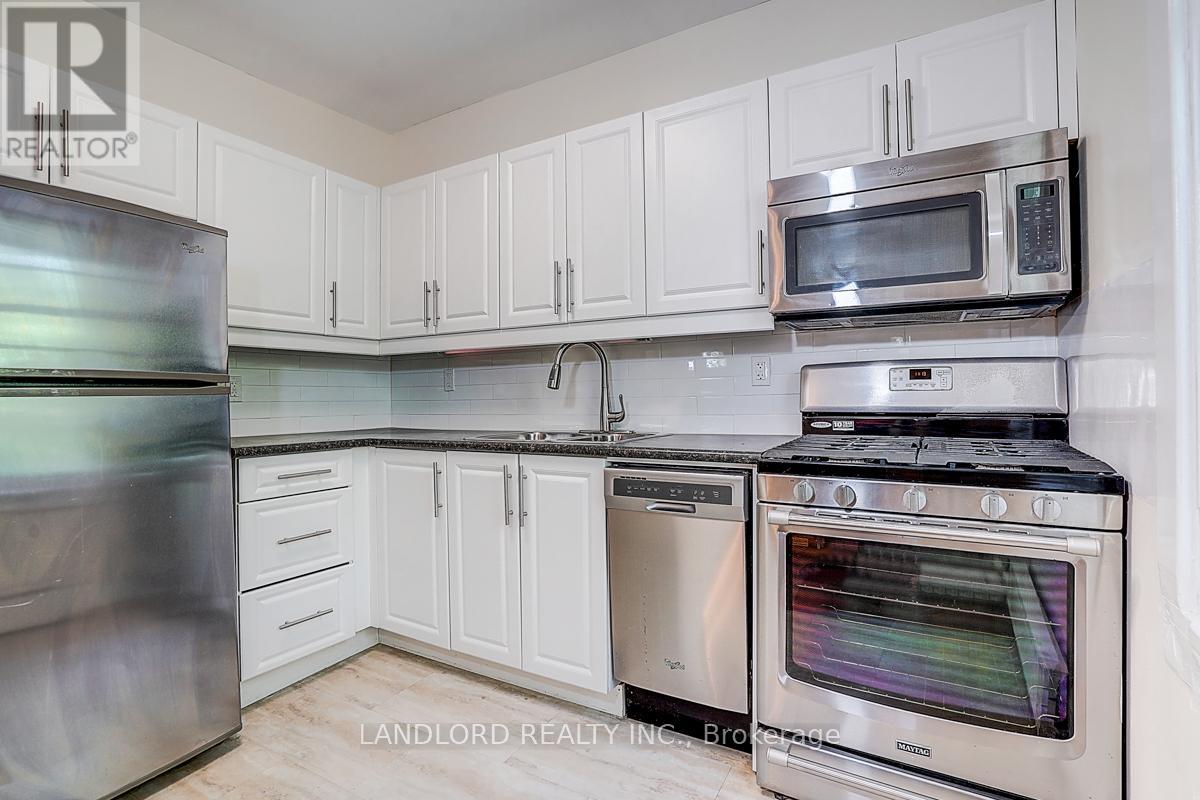 Upper Unit - 92 Neville Park Boulevard, Toronto, Ontario  M4E 3P8 - Photo 17 - E13783334