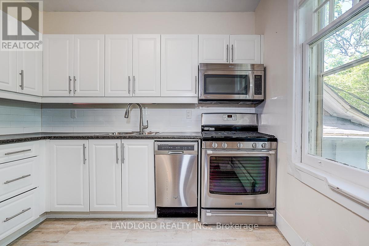 Upper Unit - 92 Neville Park Boulevard, Toronto, Ontario  M4E 3P8 - Photo 18 - E13783334