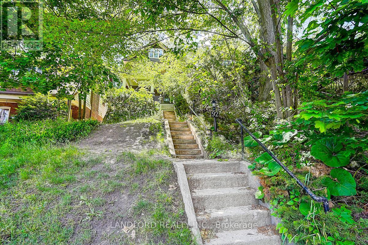 Upper Unit - 92 Neville Park Boulevard, Toronto, Ontario  M4E 3P8 - Photo 2 - E13783334