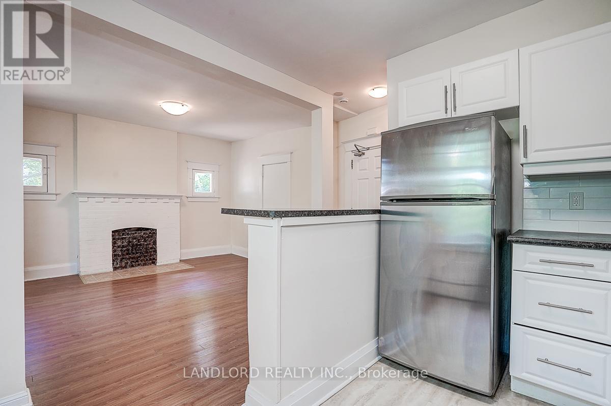 Upper Unit - 92 Neville Park Boulevard, Toronto, Ontario  M4E 3P8 - Photo 20 - E13783334