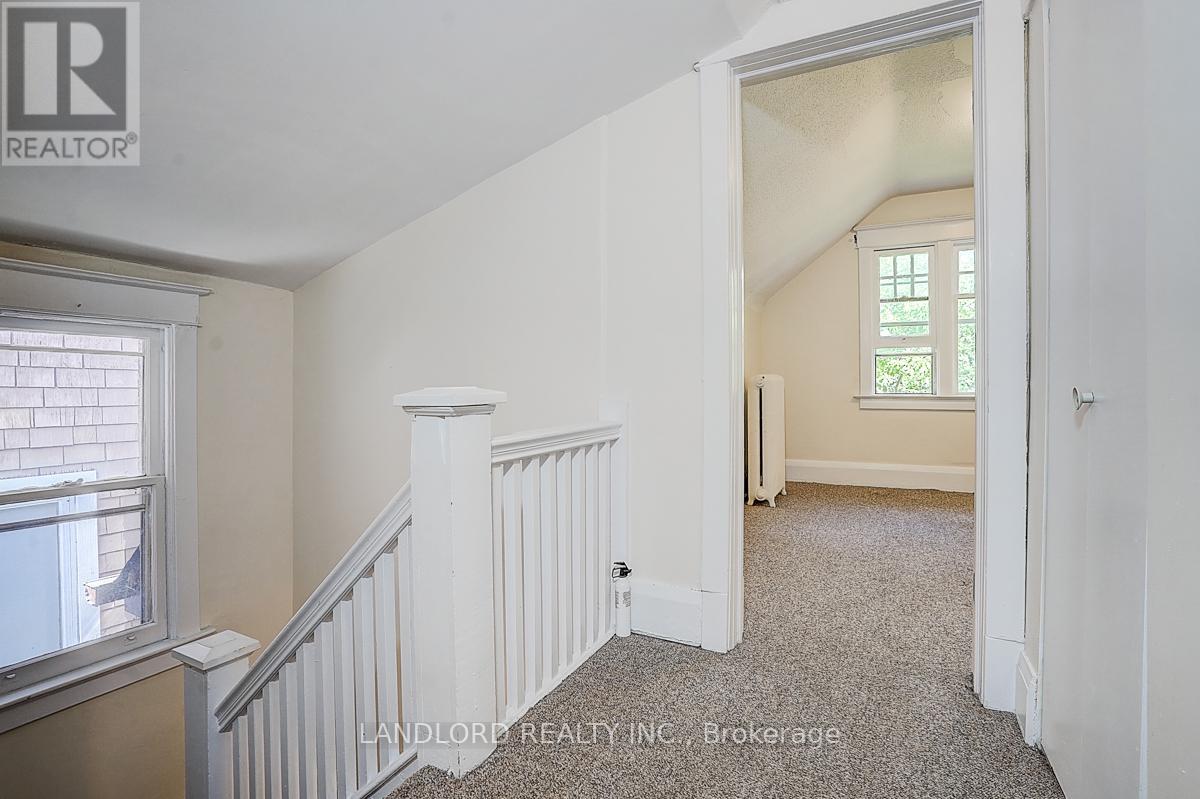 Upper Unit - 92 Neville Park Boulevard, Toronto, Ontario  M4E 3P8 - Photo 23 - E13783334
