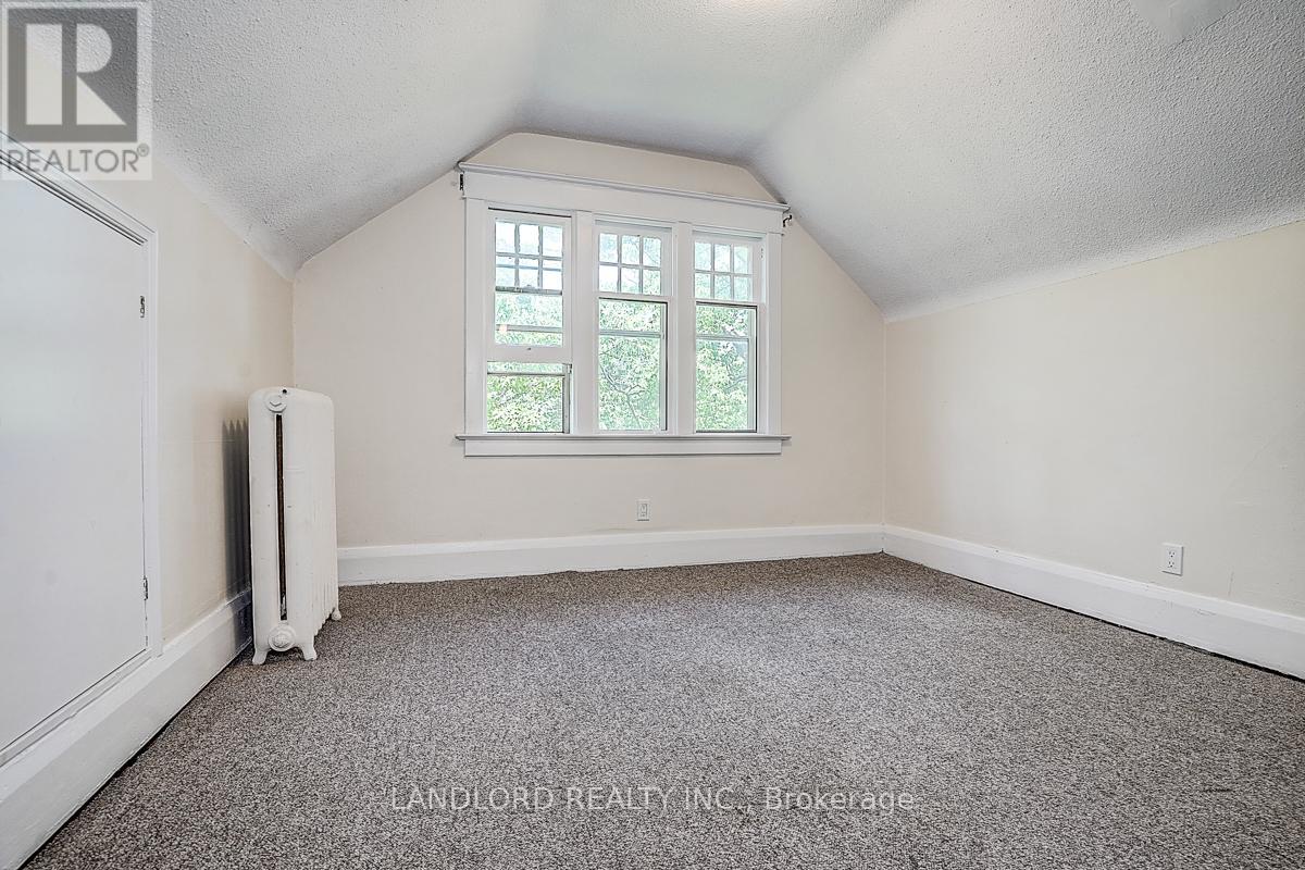 Upper Unit - 92 Neville Park Boulevard, Toronto, Ontario  M4E 3P8 - Photo 24 - E13783334