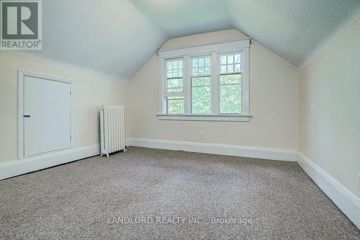Upper Unit - 92 Neville Park Boulevard, Toronto, Ontario  M4E 3P8 - Photo 25 - E13783334