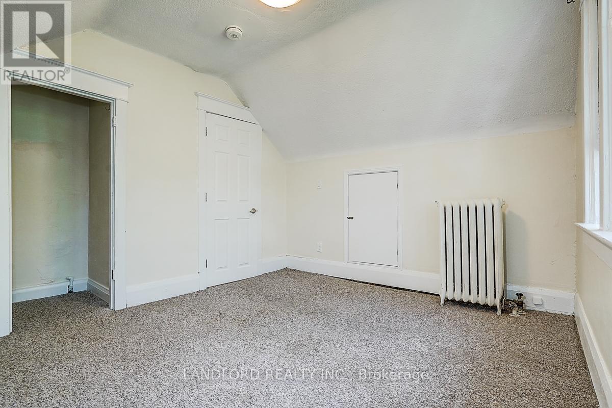 Upper Unit - 92 Neville Park Boulevard, Toronto, Ontario  M4E 3P8 - Photo 27 - E13783334