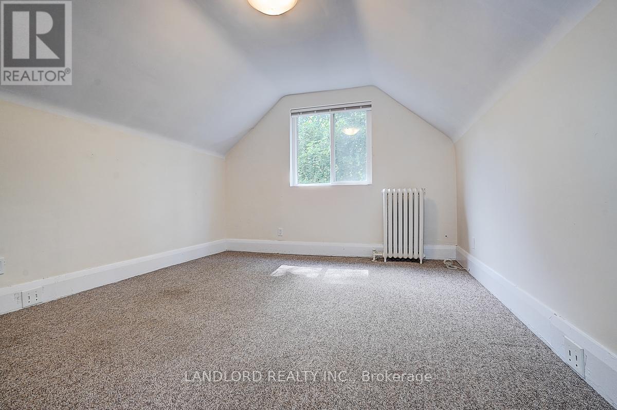 Upper Unit - 92 Neville Park Boulevard, Toronto, Ontario  M4E 3P8 - Photo 28 - E13783334