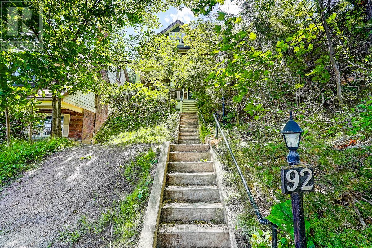Upper Unit - 92 Neville Park Boulevard, Toronto, Ontario  M4E 3P8 - Photo 3 - E13783334