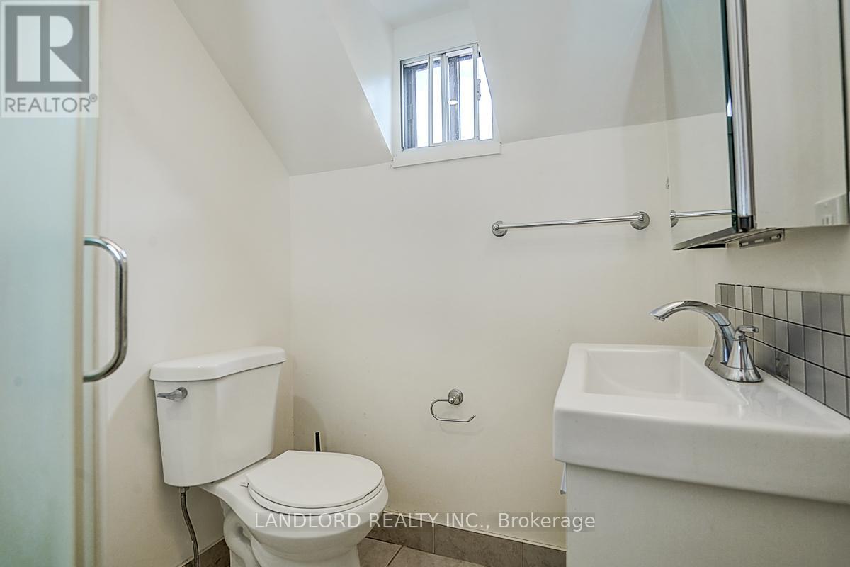 Upper Unit - 92 Neville Park Boulevard, Toronto, Ontario  M4E 3P8 - Photo 31 - E13783334