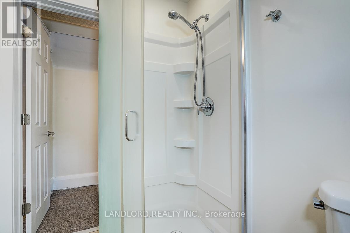 Upper Unit - 92 Neville Park Boulevard, Toronto, Ontario  M4E 3P8 - Photo 32 - E13783334