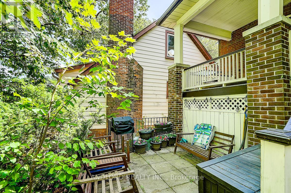 Upper Unit - 92 Neville Park Boulevard, Toronto, Ontario  M4E 3P8 - Photo 6 - E13783334