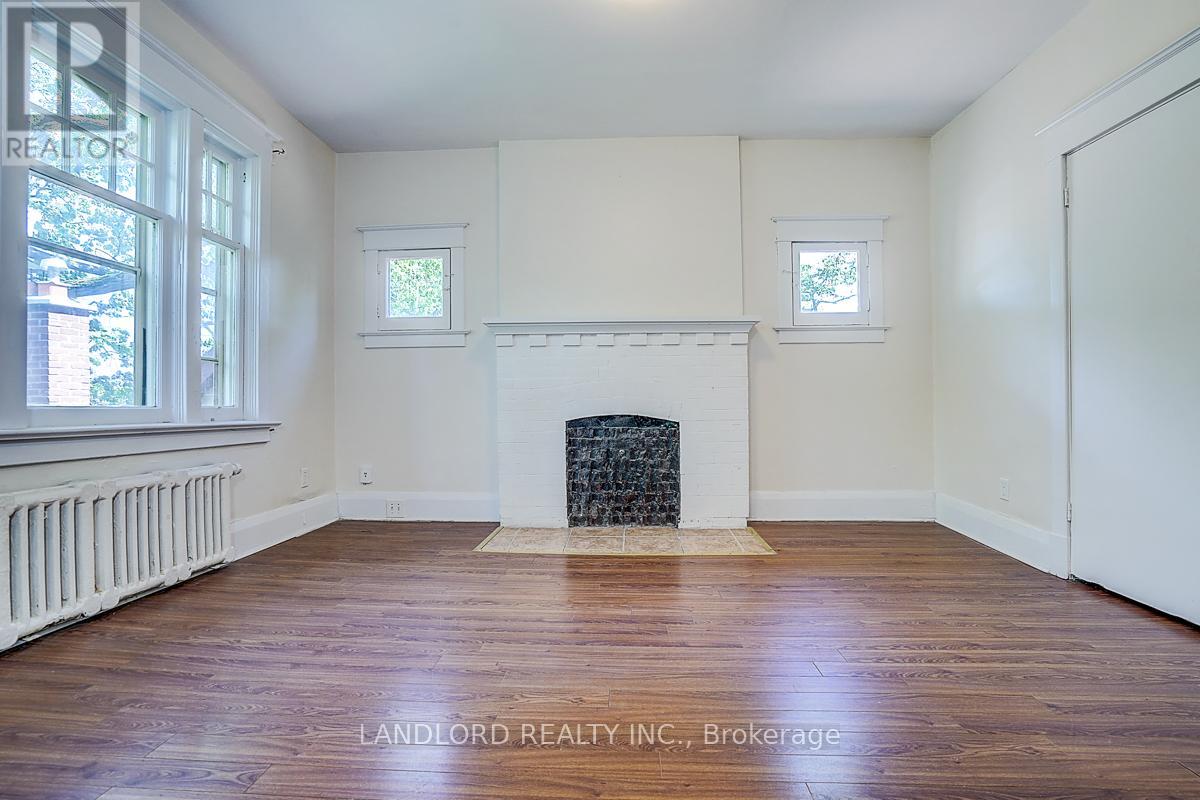 Upper Unit - 92 Neville Park Boulevard, Toronto, Ontario  M4E 3P8 - Photo 8 - E13783334