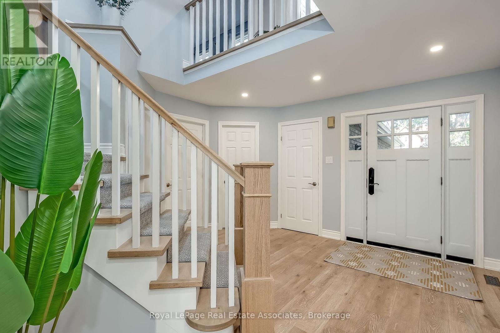 1542 Hollywell Avenue, Mississauga, Ontario  L5N 4P5 - Photo 3 - W13783260