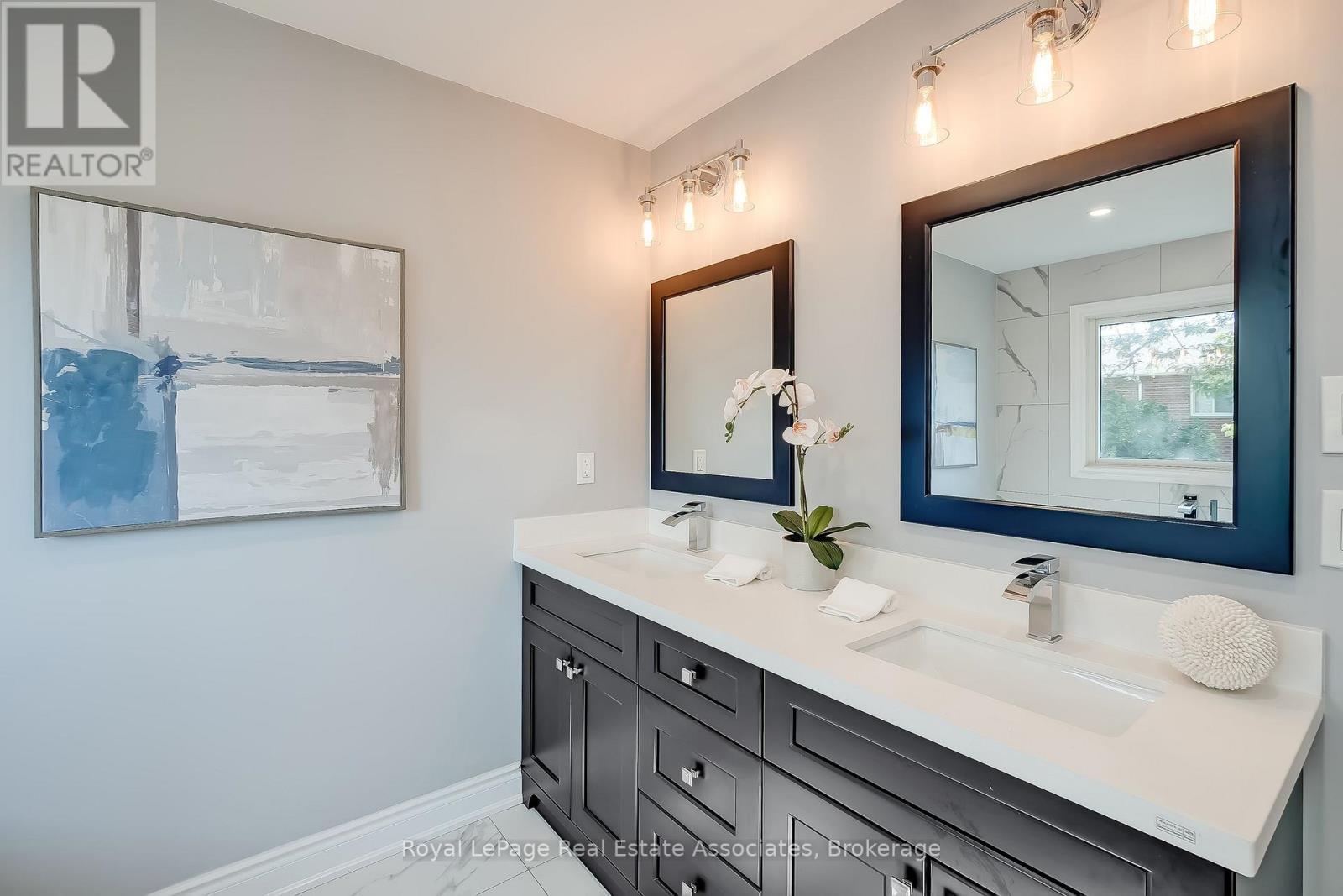 1542 Hollywell Avenue, Mississauga, Ontario  L5N 4P5 - Photo 38 - W13783260