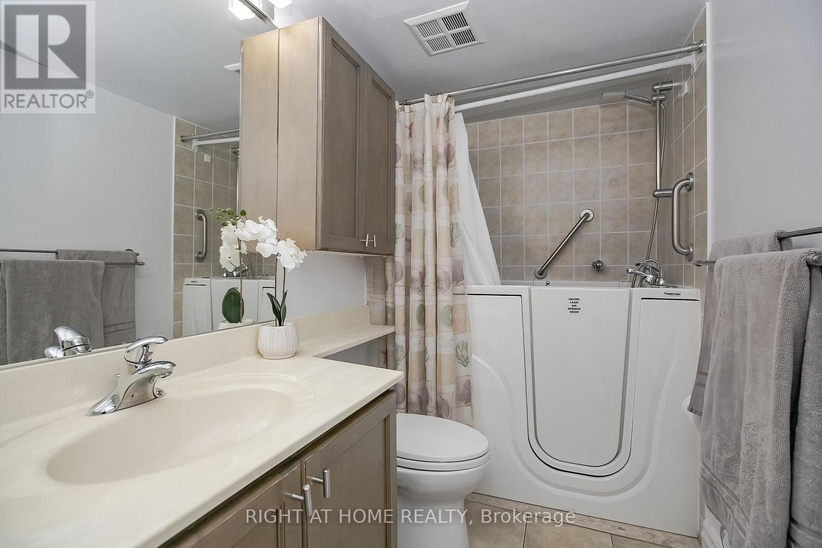 217 - 2119 Lake Shore Boulevard W, Toronto, Ontario  M8V 4E8 - Photo 32 - W13783320