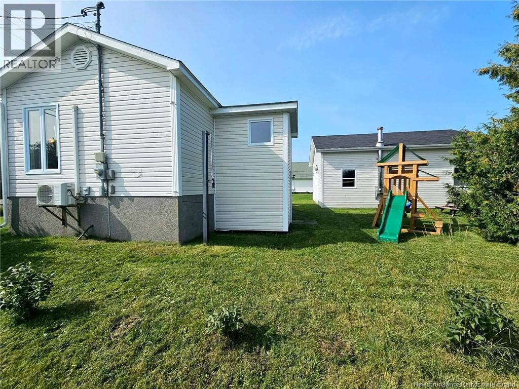 80 Rue De La Gare, Pointe-Verte, New Brunswick  E8J 2Z1 - Photo 7 - NB147592