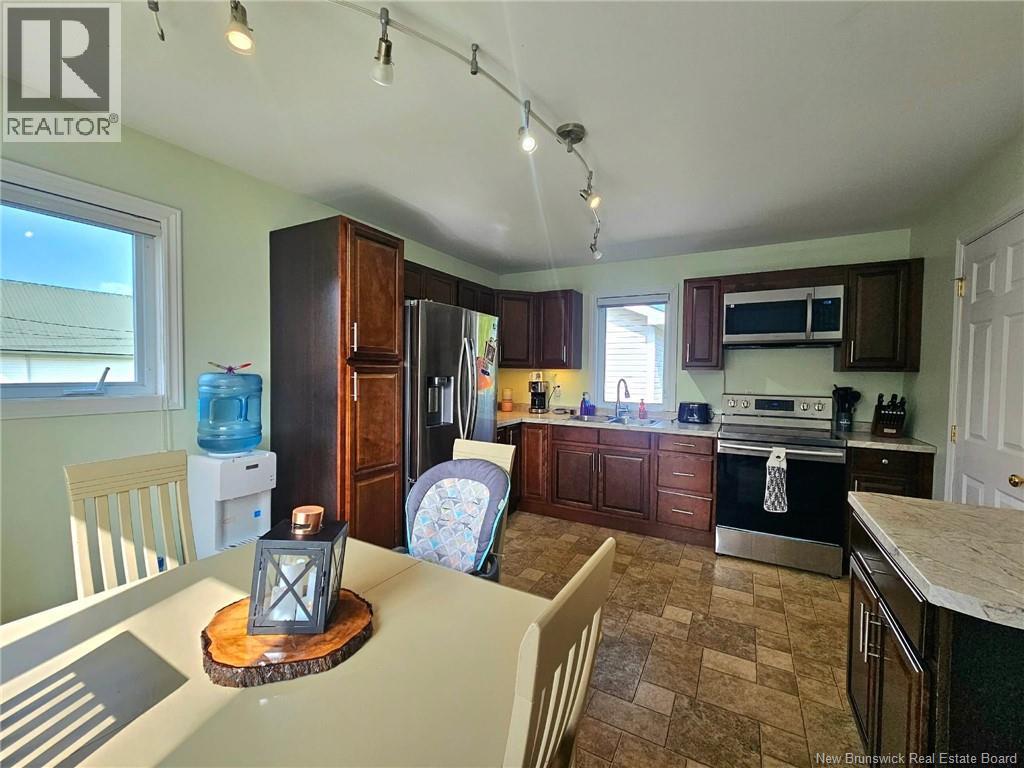 80 Rue De La Gare, Pointe-Verte, New Brunswick  E8J 2Z1 - Photo 18 - NB147592