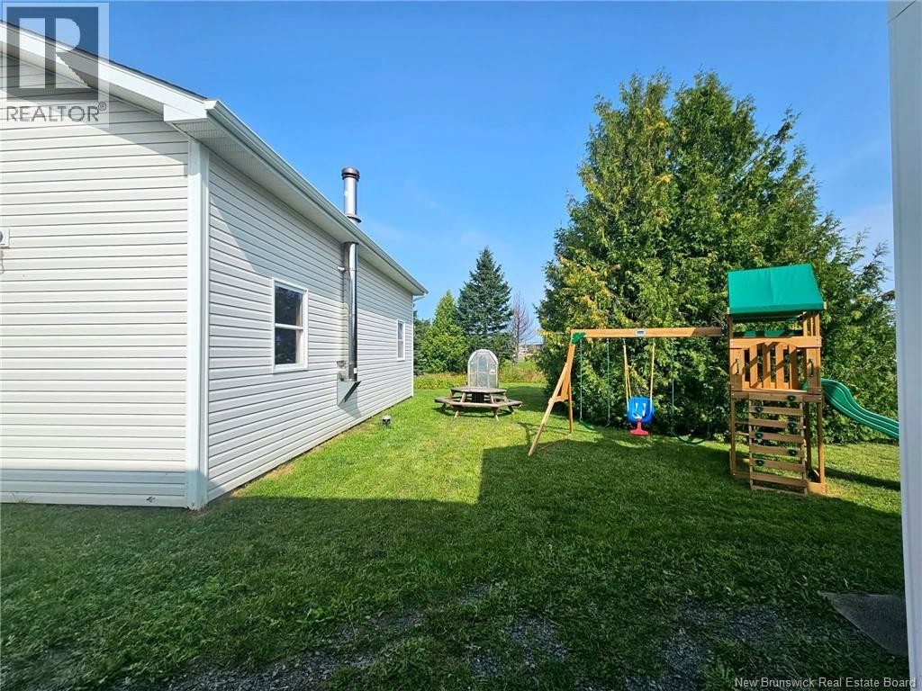80 Rue De La Gare, Pointe-Verte, New Brunswick  E8J 2Z1 - Photo 12 - NB147592