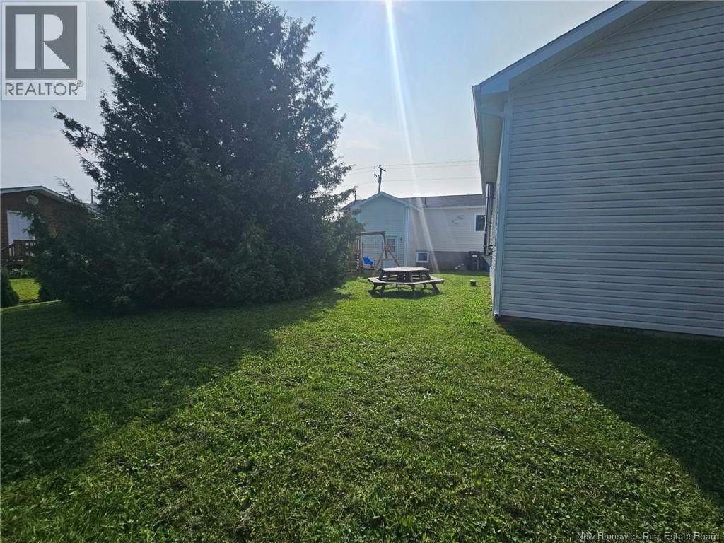 80 Rue De La Gare, Pointe-Verte, New Brunswick  E8J 2Z1 - Photo 14 - NB147592