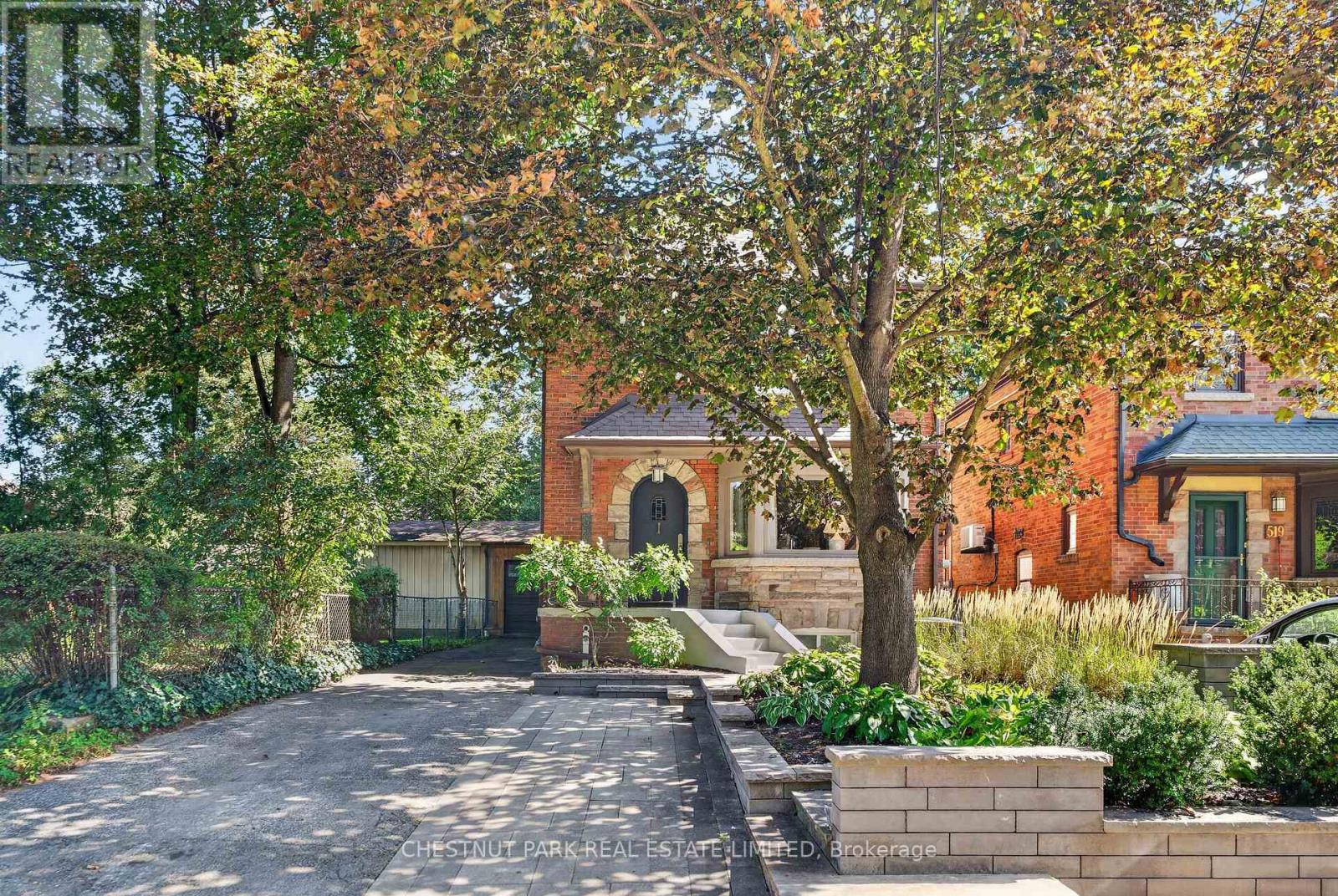 521 Sutherland Drive, Toronto, Ontario  M4G 1K9 - Photo 2 - C13783372