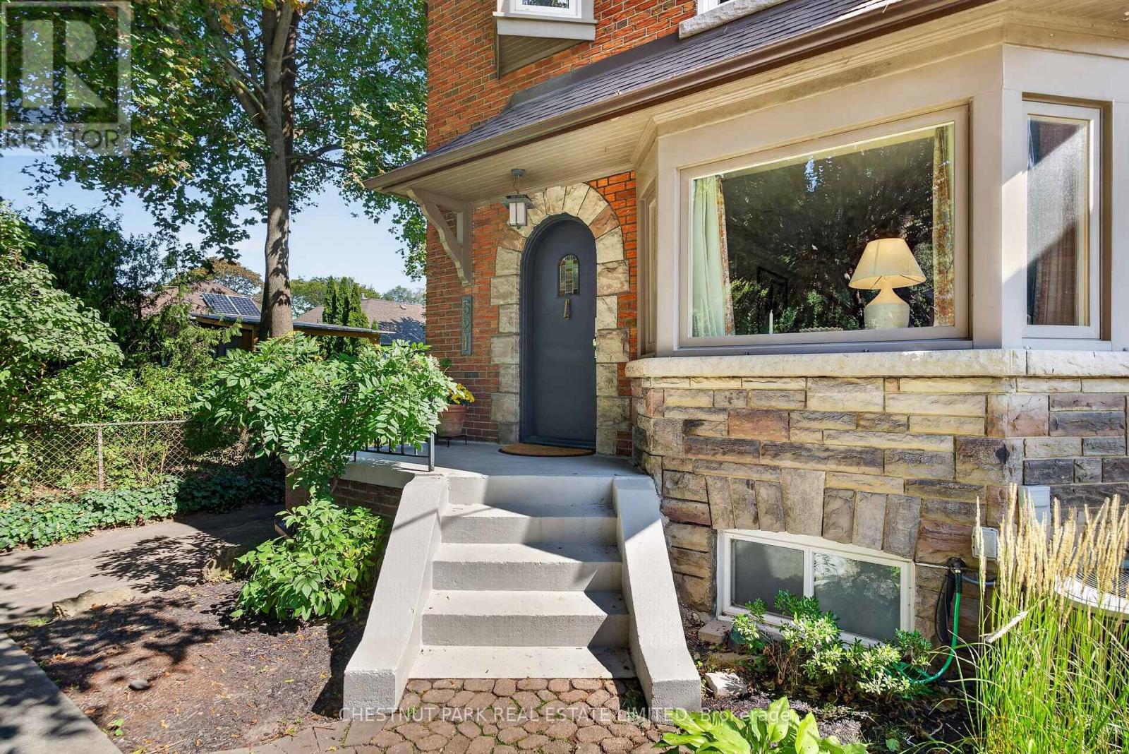 521 Sutherland Drive, Toronto, Ontario  M4G 1K9 - Photo 3 - C13783372