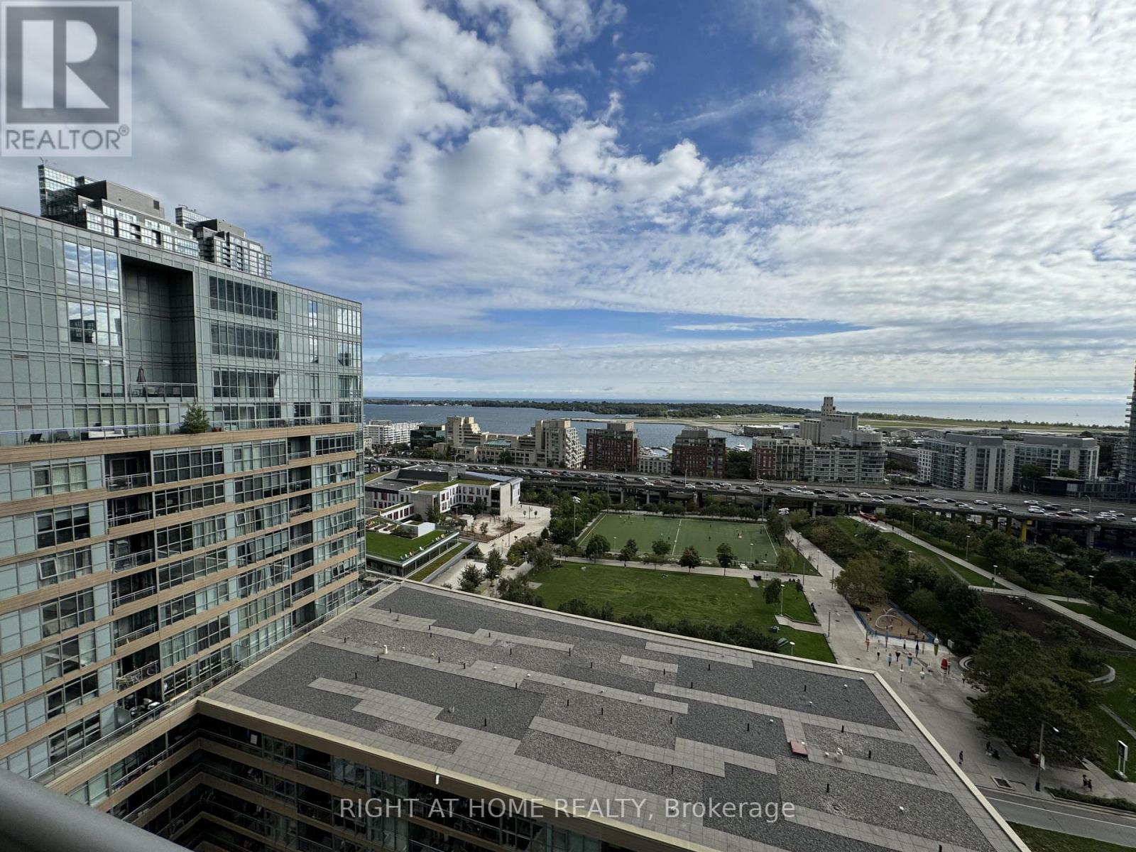 2107 - 15 Iceboat Terrace, Toronto (Waterfront Communities), Ontario  M5V 4A5 - Photo 4 - C13783376