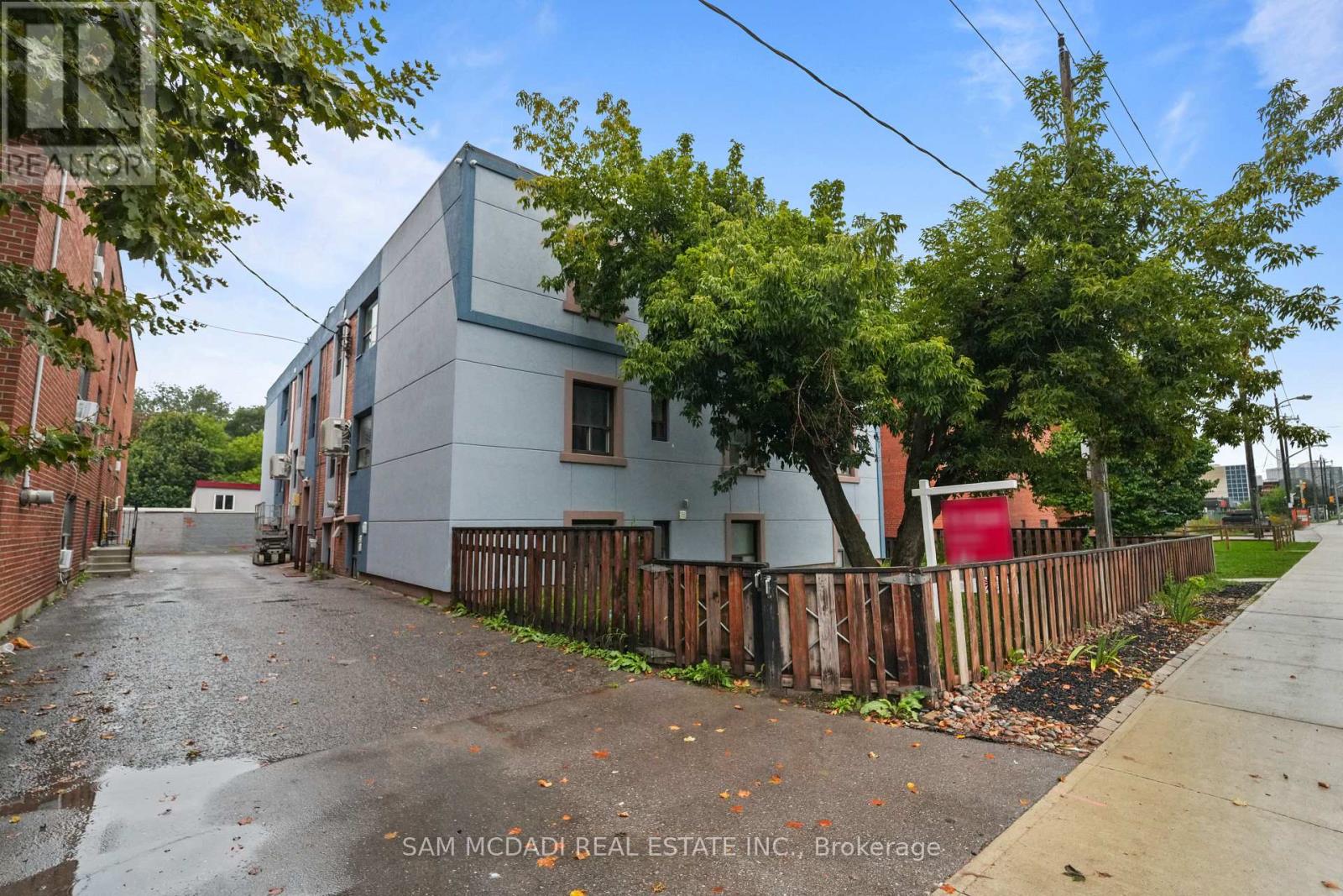 302 - 1016 O'connor Drive, Toronto (O'connor-Parkview), Ontario  M4B 2T3 - Photo 2 - E13783362