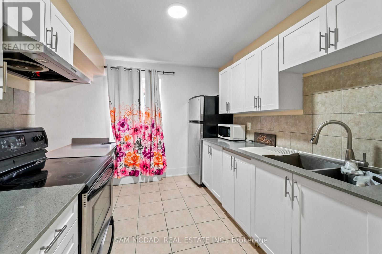 302 - 1016 O'connor Drive, Toronto (O'connor-Parkview), Ontario  M4B 2T3 - Photo 5 - E13783362