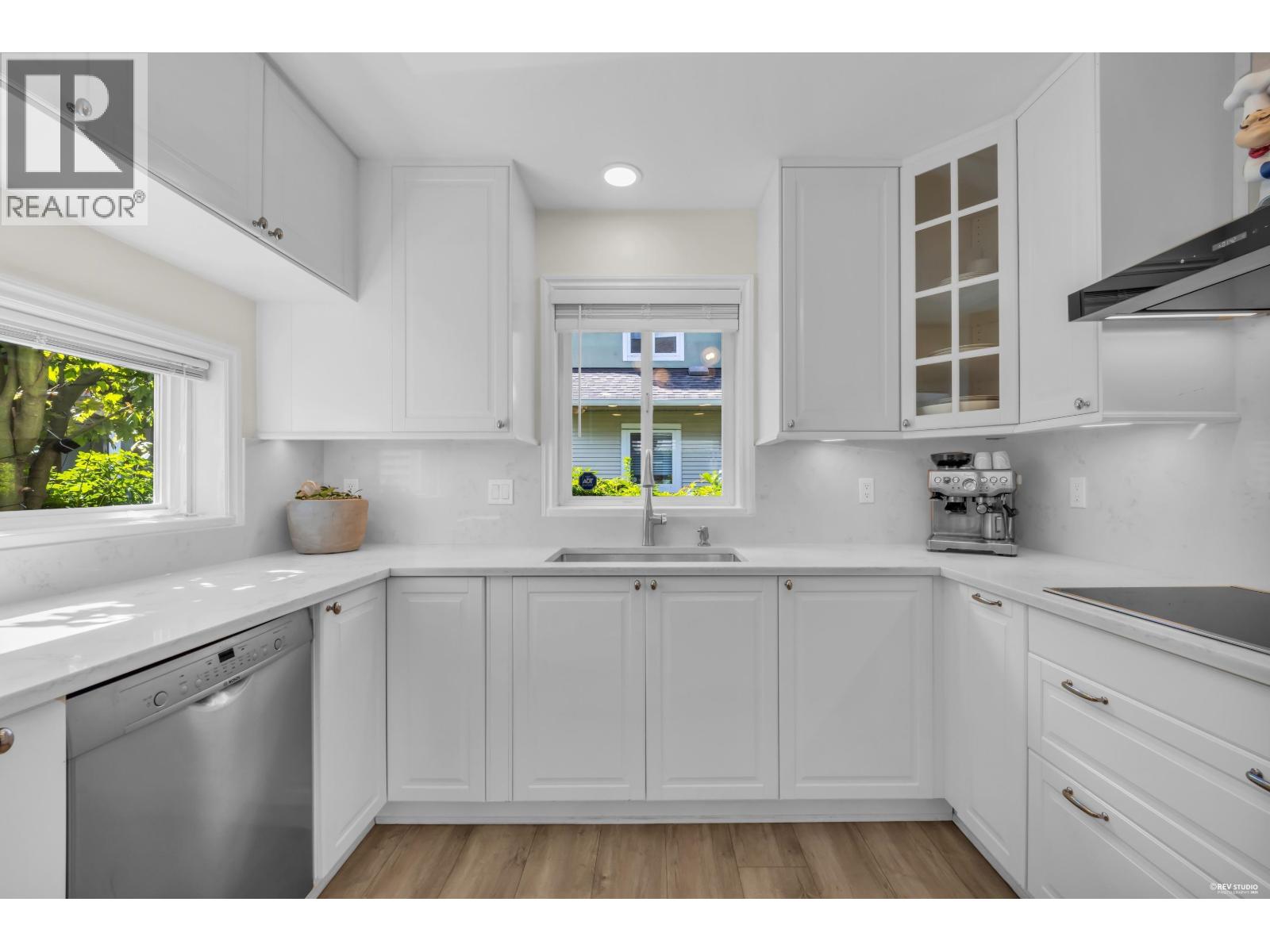 5 1233 W 16TH STREET, north vancouver, British Columbia