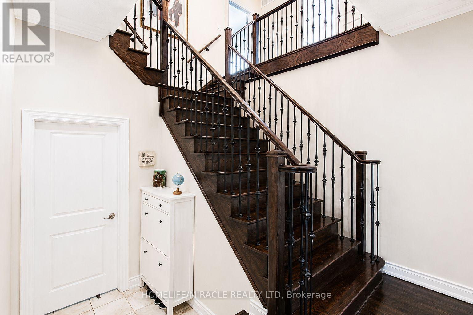 37 Degrey Drive, Brampton, Ontario  L6P 3X5 - Photo 11 - W13783384