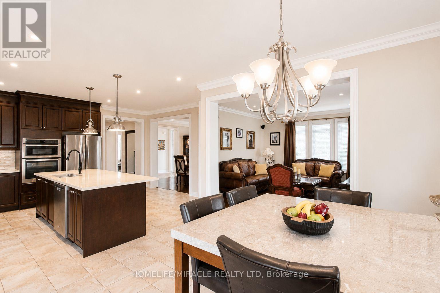 37 Degrey Drive, Brampton, Ontario  L6P 3X5 - Photo 6 - W13783384