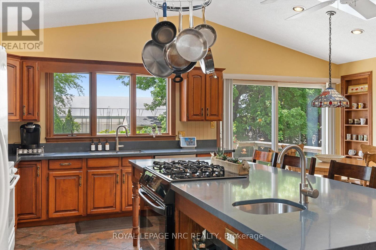 1287 Third St Louth, St. Catharines, Ontario  L2R 6P9 - Photo 11 - X13250308