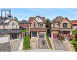 18 HEREFORDSHIRE CRESCENT, Newmarket, Ontario