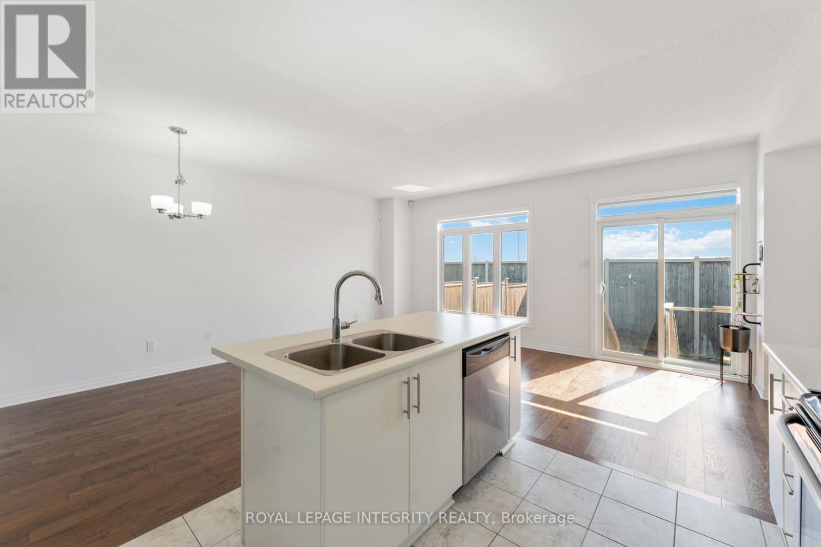 521 Rioja Street, Ottawa, Ontario  K2S 0H8 - Photo 12 - X13783426