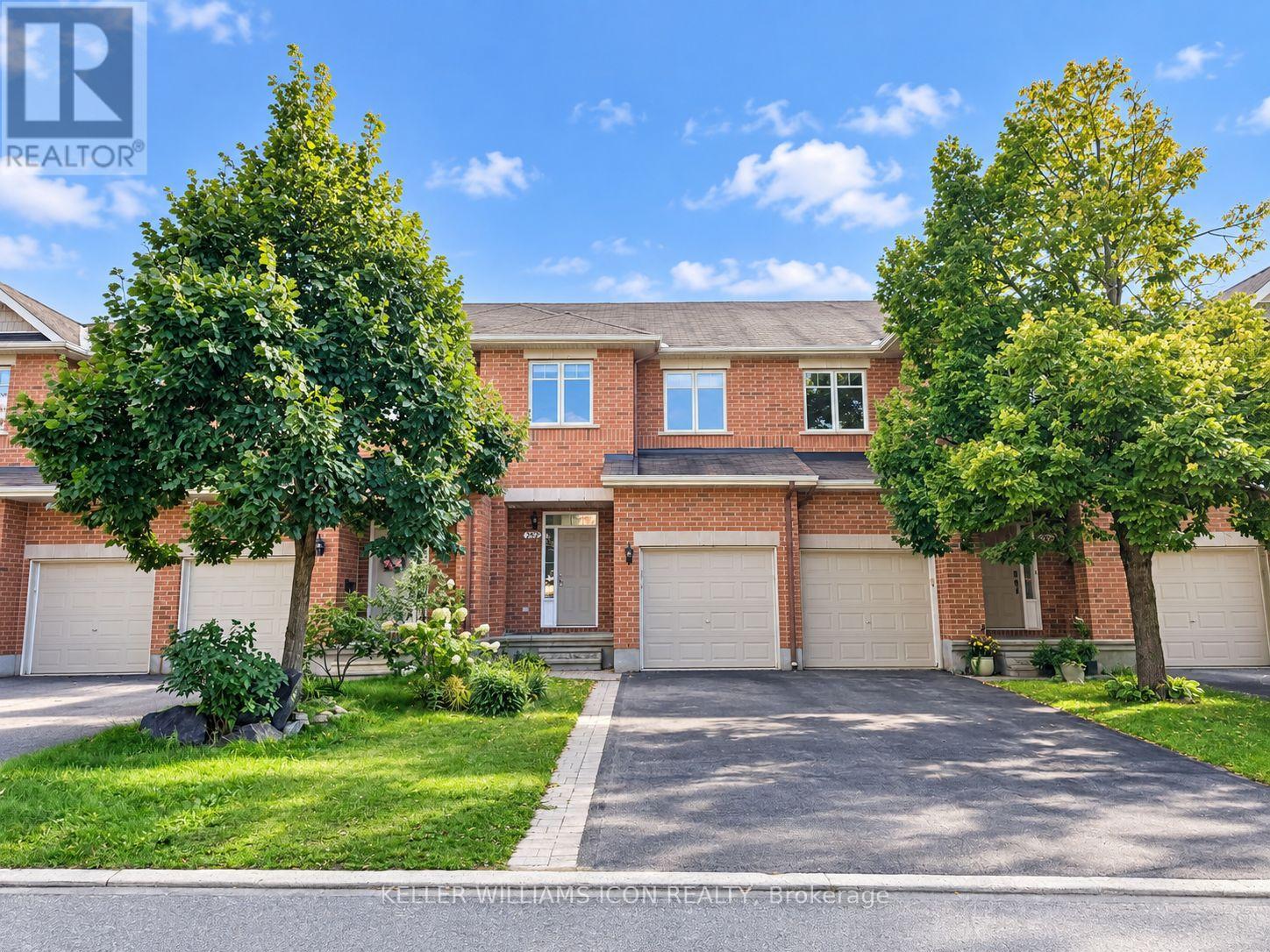 262 BADGELEY AVENUE, Ottawa, Ontario