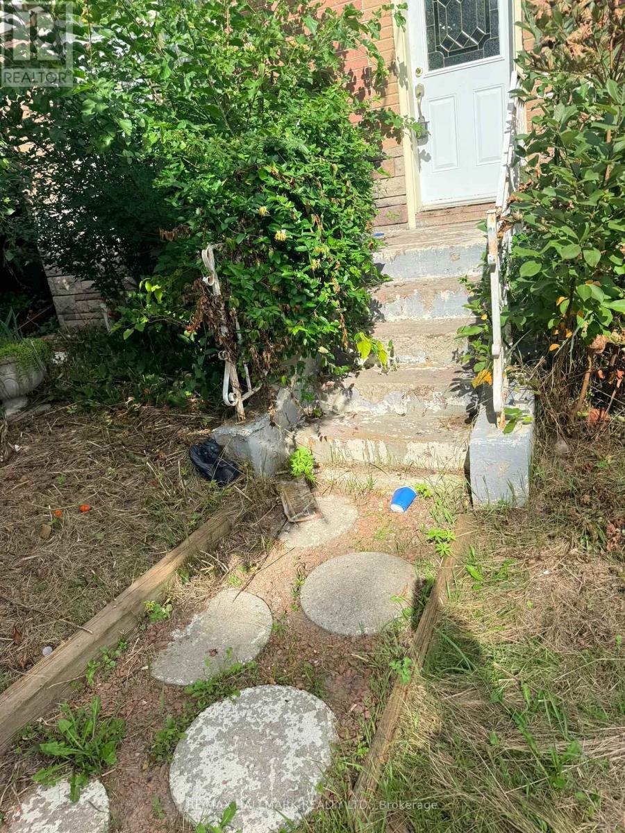 29 Flempton Crescent, Toronto, Ontario  M1K 3B3 - Photo 2 - E13783394