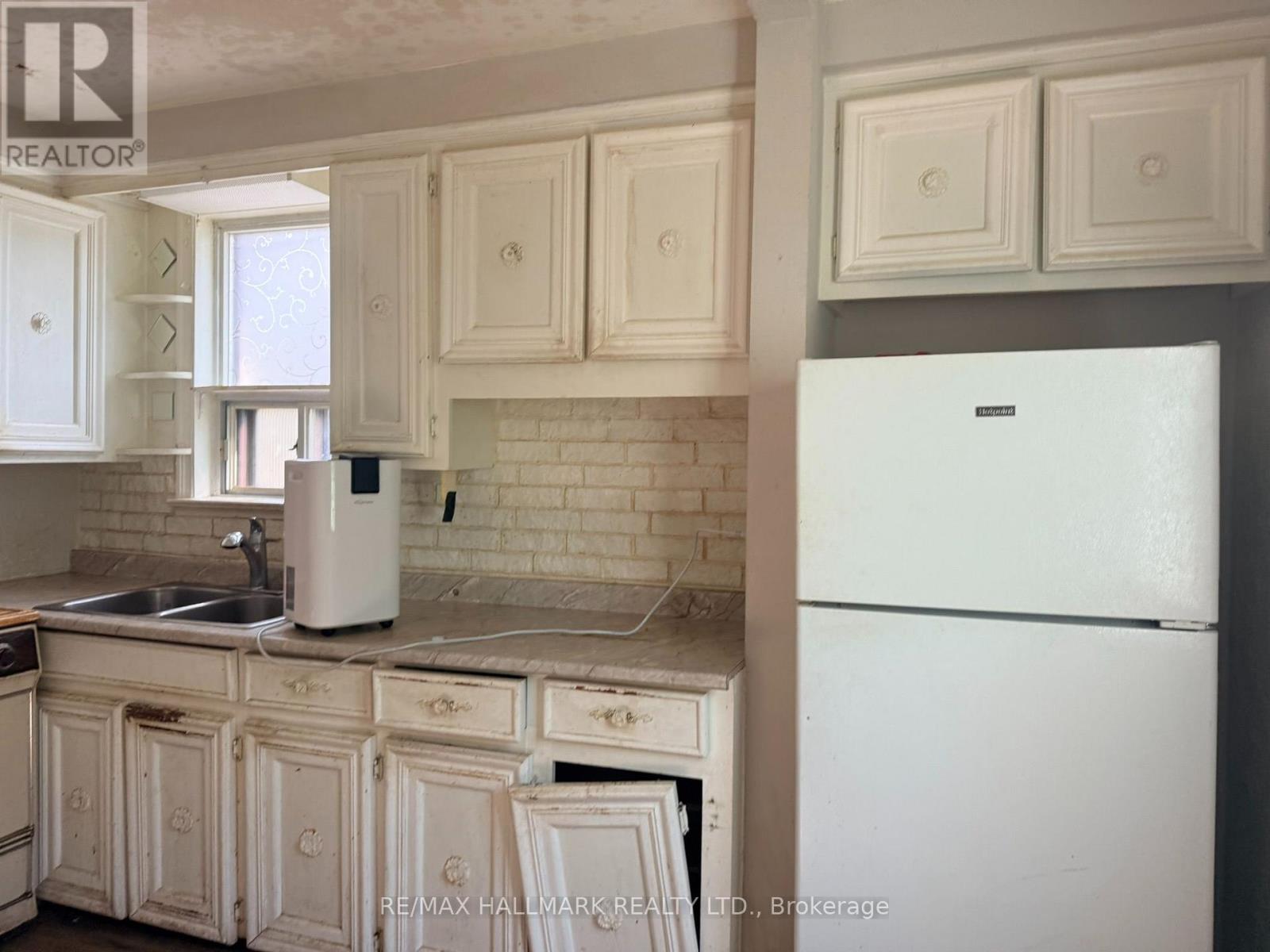 29 Flempton Crescent, Toronto, Ontario  M1K 3B3 - Photo 4 - E13783394