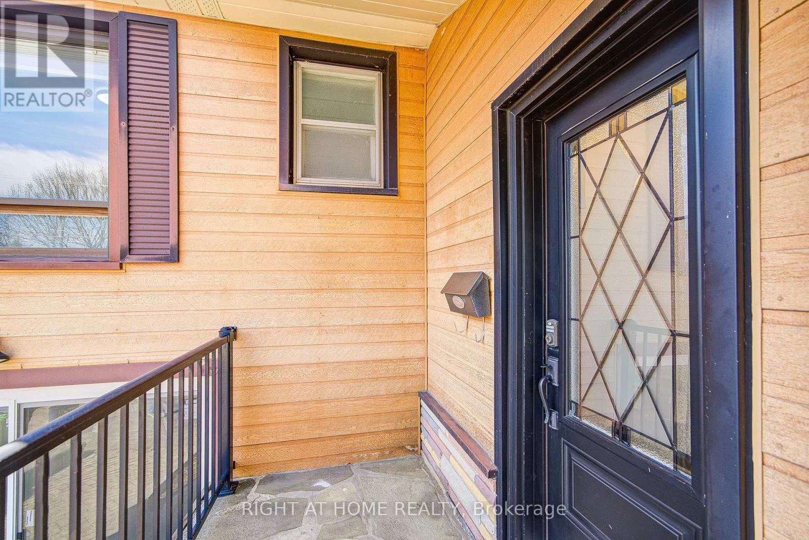 326 Jaybell Grove, Toronto, Ontario  M1C 2X5 - Photo 4 - E13783408