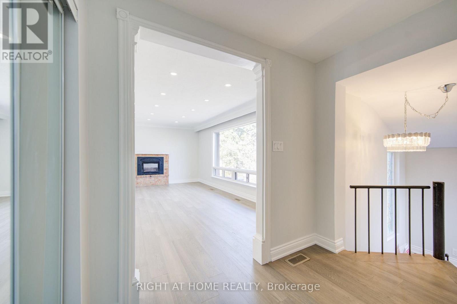 326 Jaybell Grove, Toronto, Ontario  M1C 2X5 - Photo 8 - E13783408